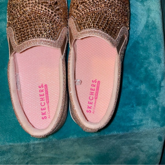 Sketchers Sneaker! Like New! - Picture 7 of 9